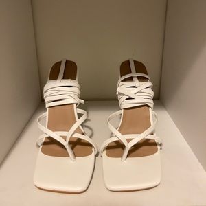 WHITE THONG STRAPPY HEELS.